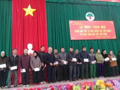 Huyện Chi Lăng, tỉnh Lạng Sơn: Tặng 69 suất quà cho người cao tuổi