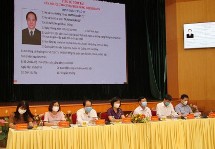 Phó Chủ tịch Trương Xuân Cừ tiếp xúc cử tri tại các quận Hoàn Kiếm, Long Biên: Trách nhiệm kép đối với cử tri và người cao tuổi