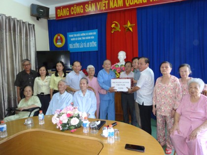 Lãnh đạo Trung ương Hội NCT Việt Nam: Thăm, tặng quà Trung tâm chăm sóc và nuôi dưỡng người có công tỉnh Khánh Hòa 