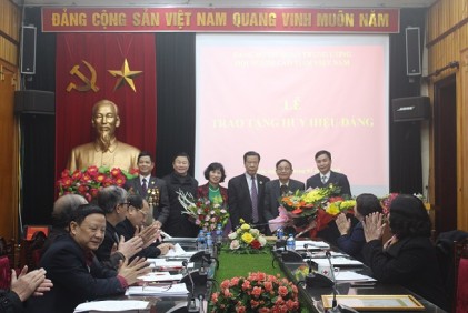Đảng bộ Cơ quan Trung ương Hội NCT Việt Nam: Tổ chức Lễ trao tặng Huy hiệu 50 năm, 40 năm tuổi Đảng; tổng kết công tác năm 2018, phương hướng nhiệm vụ năm 2019