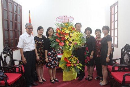 Kỉ niệm Ngày Quốc tế NCT (1/10): Nhiều cơ quan, đơn vị tặng hoa chúc mừng Hội NCT Việt Nam