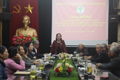 Chủ tịch Phạm Thị Hải Chuyền tiếp Đoàn đại biểu Hội NCT thị trấn Thịnh Long, huyện Hải Hậu, tỉnh Nam Định