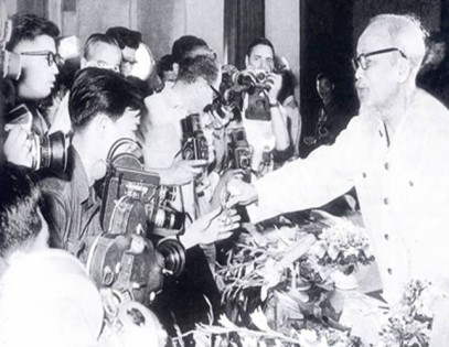 Kỉ niệm 92 năm Ngày Báo chí cách mạng Việt Nam (21/6/1925 – 21/6/2017)<P>Đạo đức người làm báo trong tư tưởng Hồ Chí Minh