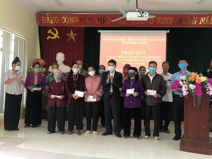 Tỉnh Điện Biên: Thăm, tặng quà NCT nhân Tháng hành động vì NCT Việt Nam