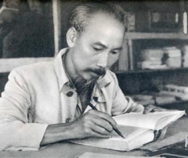 Học tập phong cách báo chí cách mạng Hồ Chí Minh 