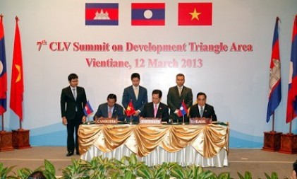 Thủ tướng Nguyễn Tấn Dũng dự Hội nghị Cấp cao Khu vực Tam giác phát triển Campuchia - Lào - Việt Nam 