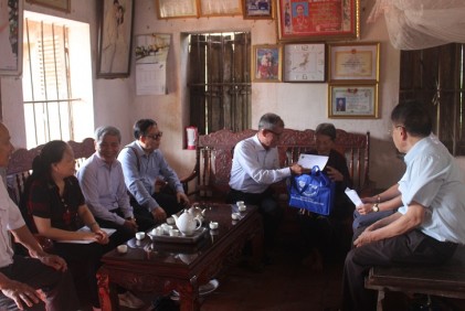 Đoàn công tác Trung ương Hội thăm, tặng quà người có công tỉnh Bắc Giang