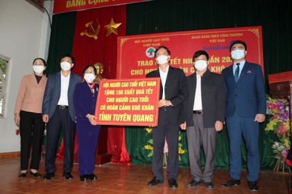 Lãnh đạo Hội NCT Việt Nam thăm, chúc Tết, tặng quà NCT một số tỉnh miền núi phía Bắc