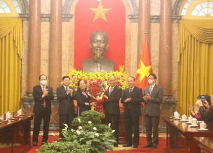 Chủ tịch nước Nguyễn Xuân Phúc gặp mặt Đoàn đại biểu Trung ương Hội NCT Việt Nam và NCT tiêu biểu Thủ đô Hà Nội 