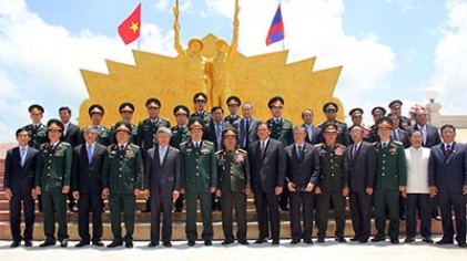 Khánh thành tượng đài “Tình đoàn kết liên minh chiến đấu Việt Nam-Lào” tại huyện Pặc Soòng 