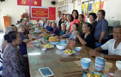 Hội NCT xã Phước Hiệp, huyện Củ Chi, TP Hồ Chí Minh: Bữa ăn dinh dưỡng đầy nghĩa tình ở ấp Cây Trôm