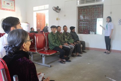 Quỹ Chăm sóc NCT Việt Nam phối hợp tổ chức khám mắt và phát thuốc miễn phí cho NCT tại tỉnh Nghệ An