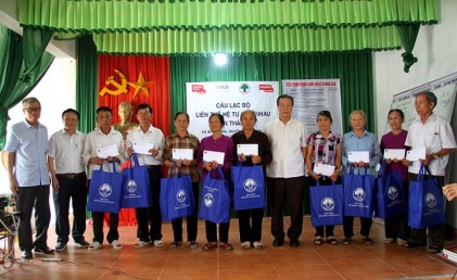 Lãnh đạo Trung ương Hội NCT Việt Nam tặng quà NCT tỉnh Thái Bình, Hải Dương: Tiếp tục quan tâm chăm lo những hoàn cảnh khó khăn