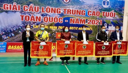 Giải Cầu lông trung cao tuổi toàn quốc năm 2021 tại tỉnh Lai Châu