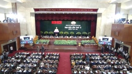 Khai mạc trọng thể Đại hội đại biểu Đảng bộ thành phố Hồ Chí Minh lần thứ X <P> Xứng đáng là đầu tàu kinh tế của cả nước 