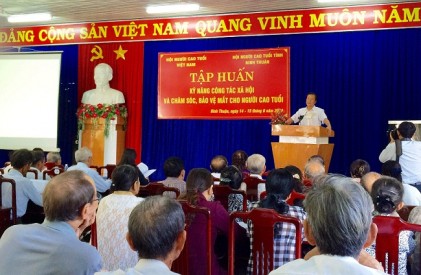 Trung ương Hội NCT Việt Nam: Tập huấn “Kỹ năng công tác xã hội và chăm sóc, bảo vệ mắt người cao tuổi” tại tỉnh Ninh Thuận