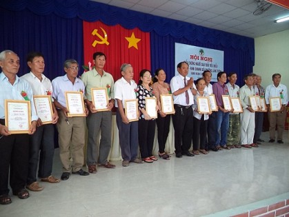 Phường Láng Tròn, thị xã Giá Rai, tỉnh Bạc Liêu  tổ chức Hội nghị biểu dương NCT tiêu biểu sản xuất - kinh doanh giỏi giai đoạn 2012 - 2017