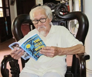 Cụ ông 97 tuổi và bộ sưu tập 'Làm theo lời Bác'