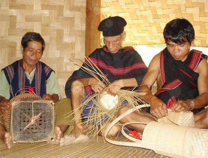 Người lưu giữ nghề đan lát trên dãy Trường Sơn