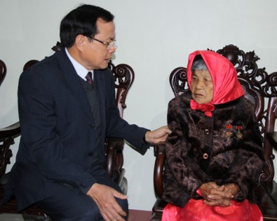 Dịp Tết Ất Mùi 2015, Hà Nội tặng hơn 1,2 triệu suất quà cho đối tượng chính sách, hộ nghèo 