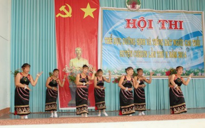 Hội thi tiếng hát người cao tuổi huyện Cư Kuin năm 2014