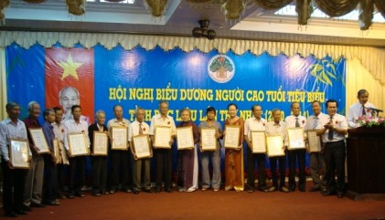 Người cao tuổi tỉnh Bạc Liêu tích cực tham gia xây dựng nông thôn mới