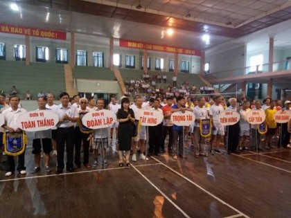 Hội NCT huyện Tiên Lãng, TP Hải Phòng: Tổ chức Giải bóng chuyền hơi NCT lần thứ nhất năm 2017