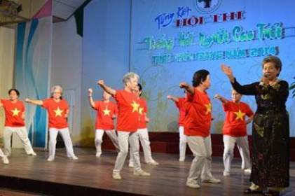 Đội Văn nghệ Câu lạc bộ Dưỡng sinh tỉnh Tiền Giang: Tuổi cao chí khí càng cao 
