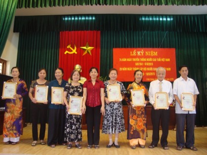 Hội NCT phường Kiến Hưng tổ chức kỷ niệm 74 năm Ngày truyền thống NCT Việt Nam (6-6-1941/ 6-6-2015) và 20 năm ngày thành lập Hội NCT Việt Nam (10/5/1995 - 10/5/2015).