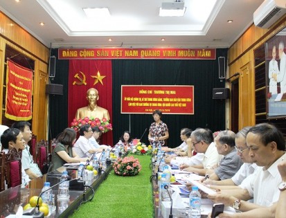 Đồng chí Trương Thị Mai, Uỷ viên Bộ Chính trị, Bí thư Trung ương Đảng, Trưởng Ban Dân vận Trung ương làm việc với Ban Thường vụ Trung ương Hội NCT Việt Nam