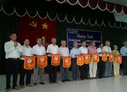 Hội NCT huyện Hớn Quản, tỉnh Bình Phước: Tổ chức giao lưu văn nghệ, thể thao.