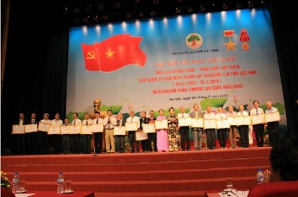 Một số hình ảnh về Đại hội thi đua yêu nước “Tuổi cao - Gương sáng” lần thứ III, Lễ Kỷ niệm 20 năm Ngày thành lập Hội NCT Việt Nam và  Lễ Đón nhận Huân chương Lao động hạng Nhất.  