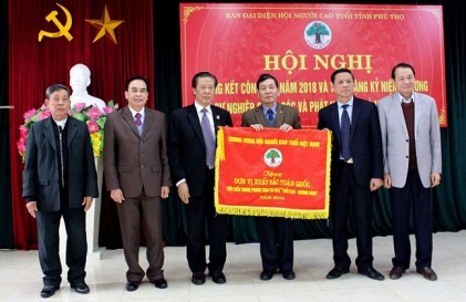 Hội NCT tỉnh Phú Thọ: Tổng kết công tác năm 2018 và trao tặng Kỉ niệm chương Vì sự nghiệp chăm sóc và phát huy vai trò NCT