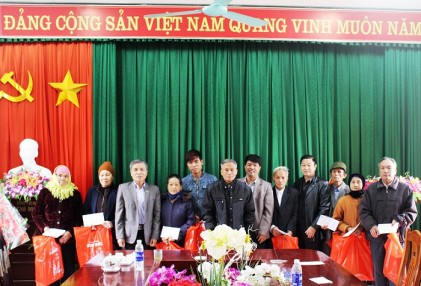 Lãnh đạo Trung ương Hội NCT Việt Nam thăm, tặng quà Tết NCT nghèo tỉnh Bắc Giang