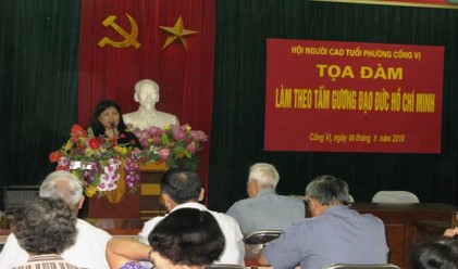 Hội NCT phường Cống Vị tổ chức Tọa đàm “Làm theo tấm gương đạo đức Hồ Chí Minh”