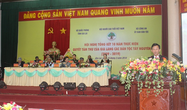 Đồng chí Dương Văn Trang, Ủy viên Ban Chấp hành Trung ương Đảng, Bí thư Tỉnh ủy, Chủ tịch HĐND tỉnh Gia Lai phát biểu chào mừng hội nghị